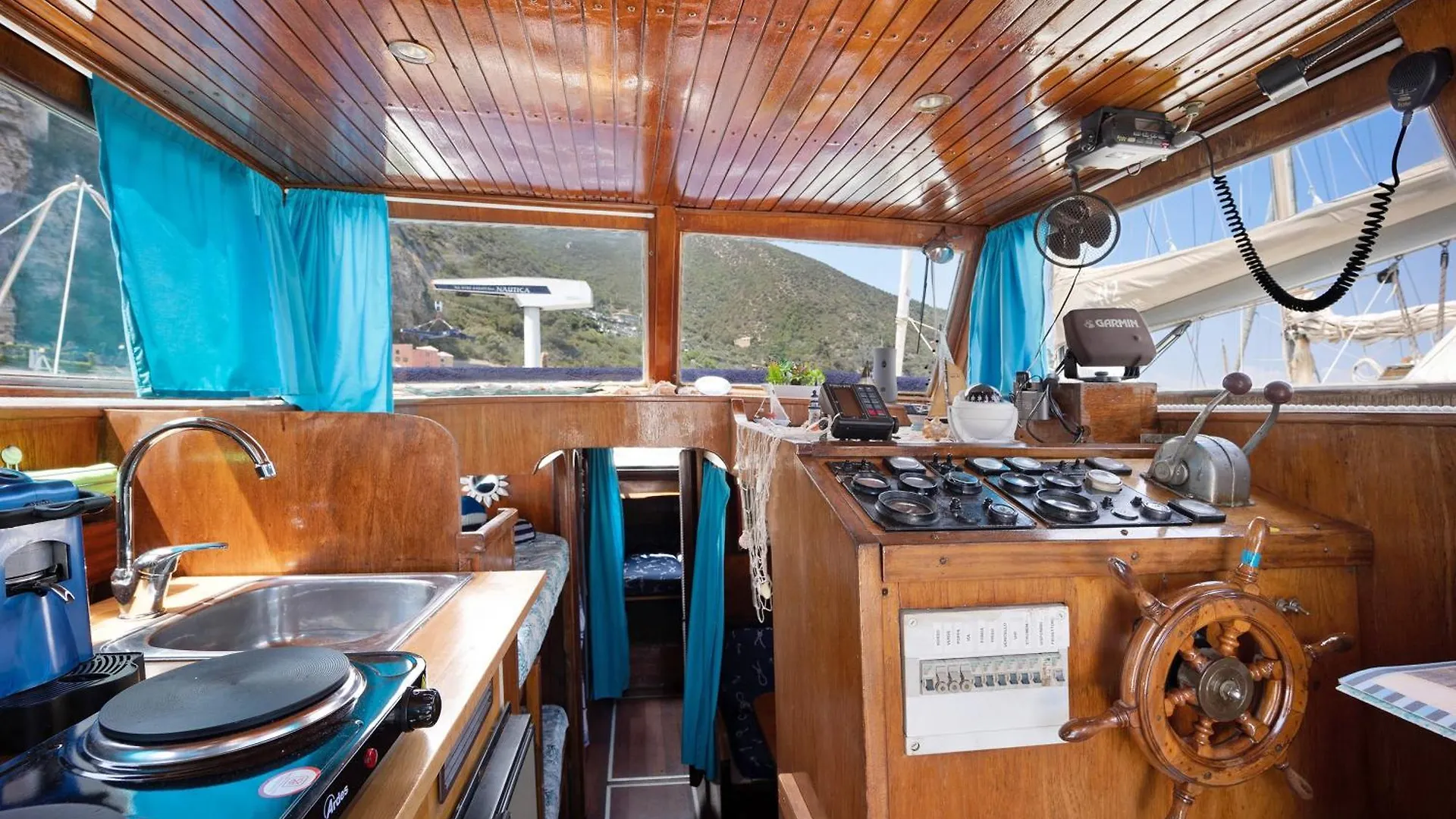 Hotel en barco Aloha Jak'S Boat Alassio Italia